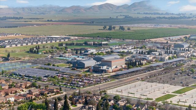 1942 E Desert Island Drive, Fresno, CA 93730