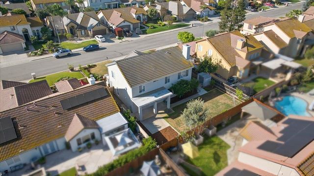 1942 E Desert Island Drive, Fresno, CA 93730