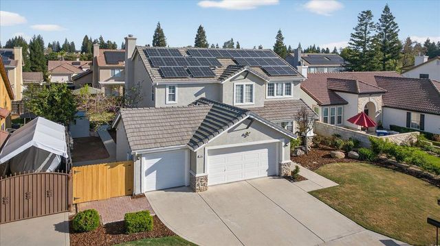 1942 E Desert Island Drive, Fresno, CA 93730