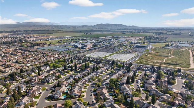 1942 E Desert Island Drive, Fresno, CA 93730