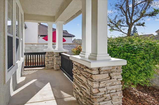 1942 E Desert Island Drive, Fresno, CA 93730