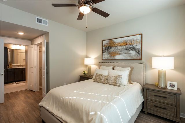 15915 Kingfield Drive 2106, Houston, TX 77084