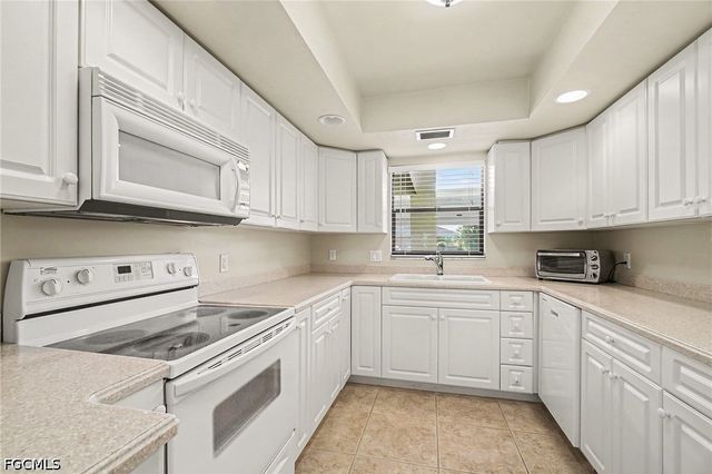 4622 SW Santa Barbara PL 111, Cape Coral, FL 33914