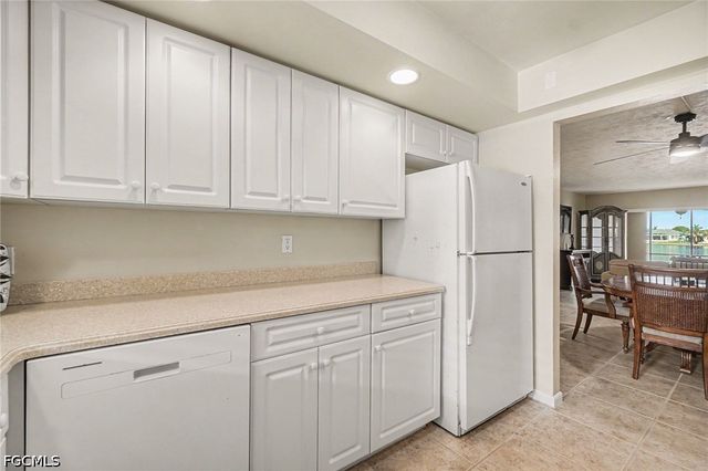 4622 SW Santa Barbara PL 111, Cape Coral, FL 33914