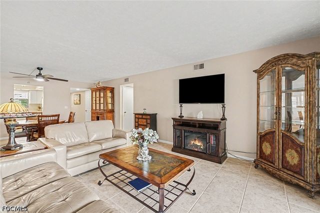 4622 SW Santa Barbara PL 111, Cape Coral, FL 33914