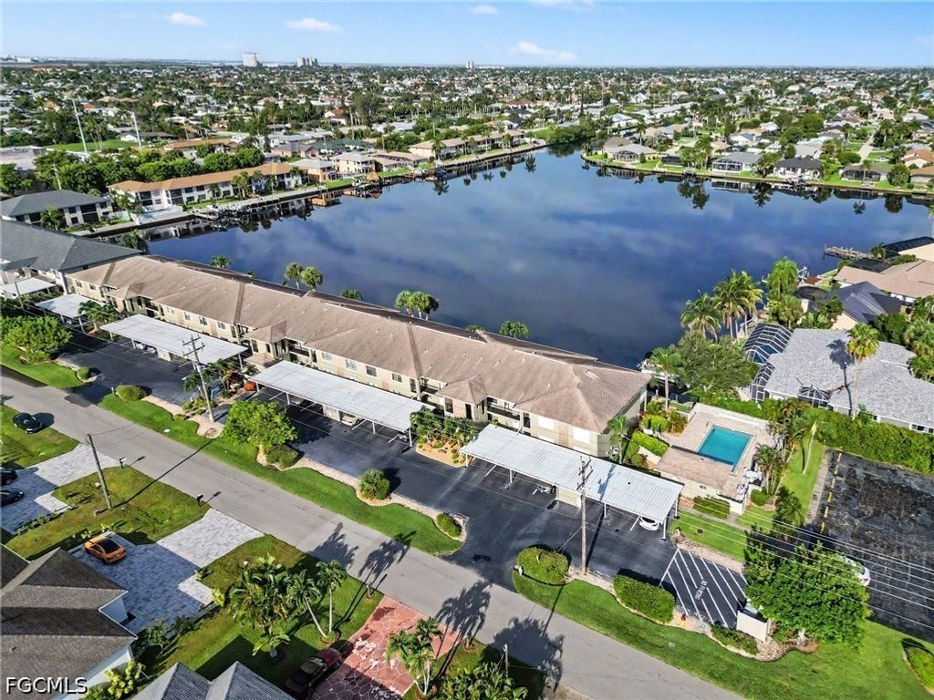 4622 SW Santa Barbara PL 111, Cape Coral, FL 33914