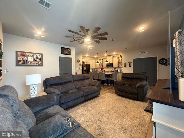 84 PREENING RD, Hedgesville, WV 25427