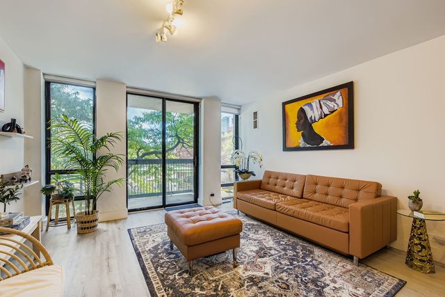 1660 N La Salle Drive 307, Chicago, IL 60614