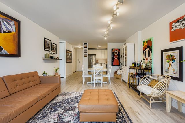 1660 N La Salle Drive 307, Chicago, IL 60614