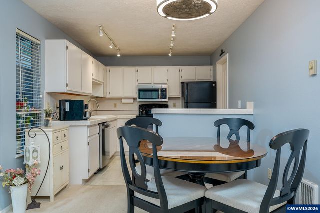 4000 Carman #E-68 Dr, Lake Oswego, OR 97035