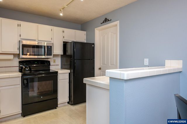 4000 Carman #E-68 Dr, Lake Oswego, OR 97035