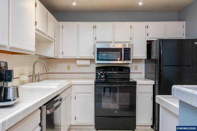 4000 Carman #E-68 Dr, Lake Oswego, OR 97035