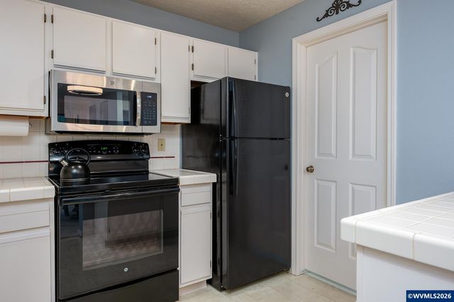 4000 Carman #E-68 Dr, Lake Oswego, OR 97035