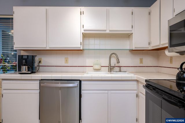 4000 Carman #E-68 Dr, Lake Oswego, OR 97035