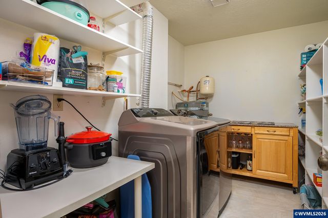 4000 Carman #E-68 Dr, Lake Oswego, OR 97035