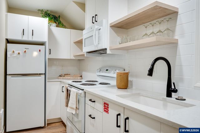 4000 Carman #E-68 Dr, Lake Oswego, OR 97035