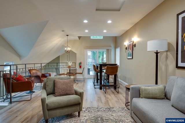 4000 Carman #E-68 Dr, Lake Oswego, OR 97035