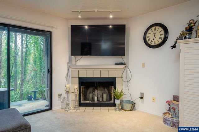 4000 Carman #E-68 Dr, Lake Oswego, OR 97035