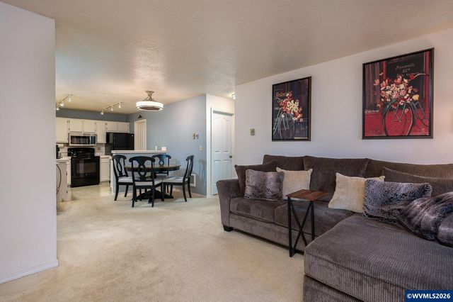 4000 Carman #E-68 Dr, Lake Oswego, OR 97035