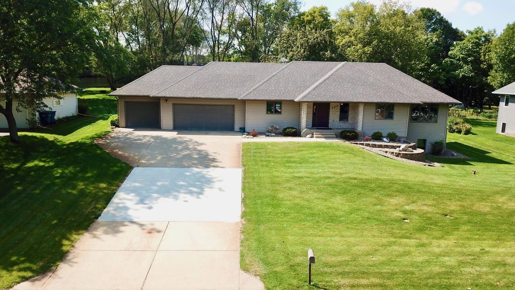 2613 Tranquility Drive, Saint Cloud, MN 56301