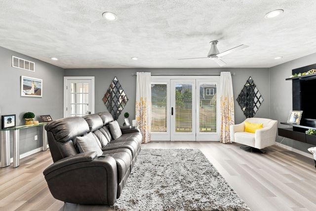 200 Mayfield Ave C7, Cranston, RI 02920