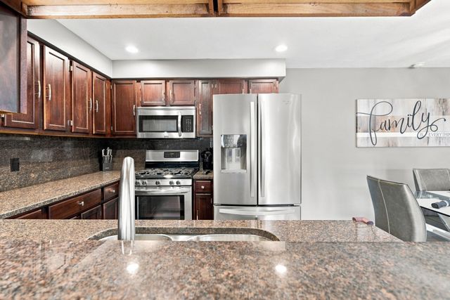 200 Mayfield Ave C7, Cranston, RI 02920