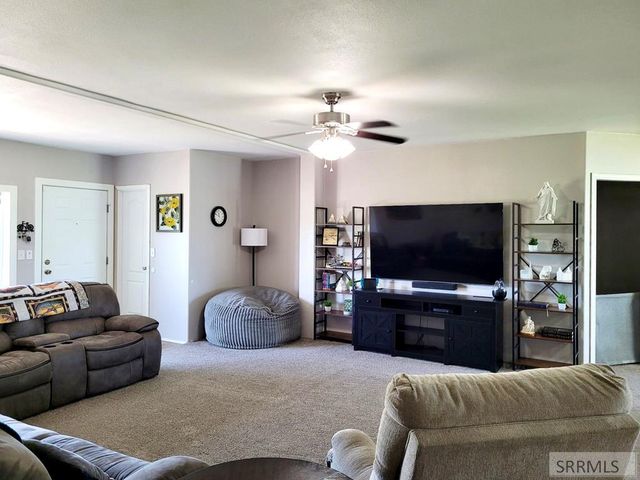 1282 N 1100 E, Shelley, ID 83274