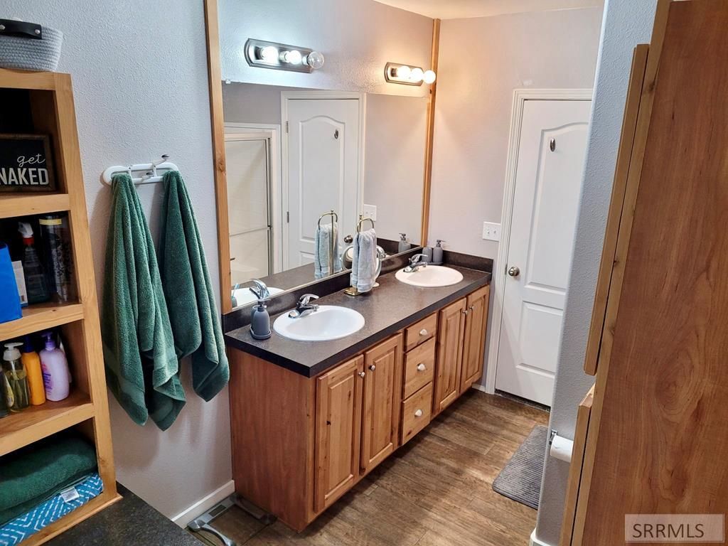 Image 15 of property listing at 1282 N 1100 E, Shelley, ID 83274
