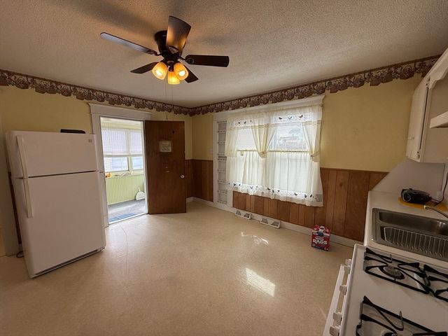 145 Moxon St, Springfield, MA 01151