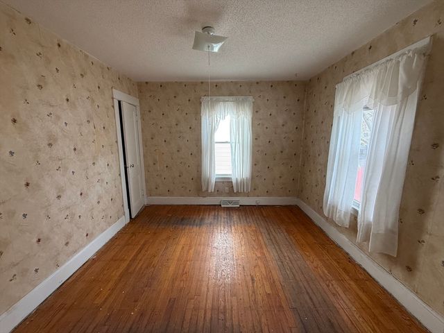 145 Moxon St, Springfield, MA 01151