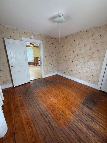 145 Moxon St, Springfield, MA 01151