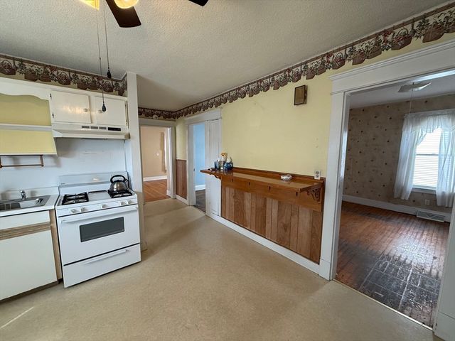 145 Moxon St, Springfield, MA 01151