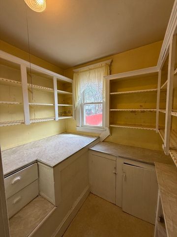 145 Moxon St, Springfield, MA 01151
