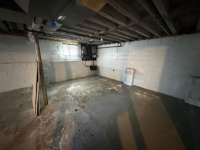 145 Moxon St, Springfield, MA 01151