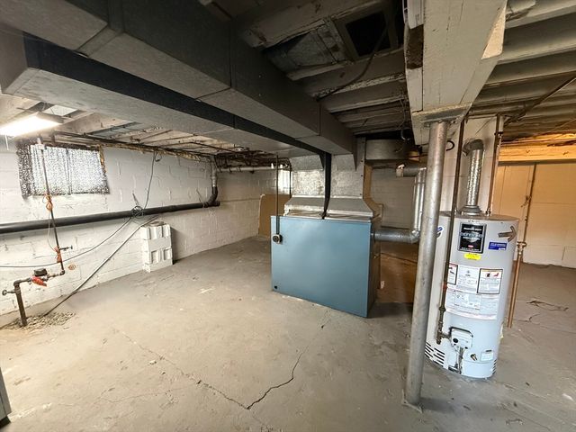 145 Moxon St, Springfield, MA 01151