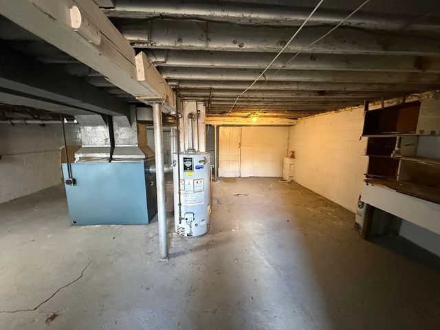 145 Moxon St, Springfield, MA 01151