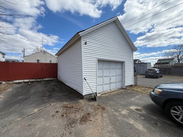 145 Moxon St, Springfield, MA 01151