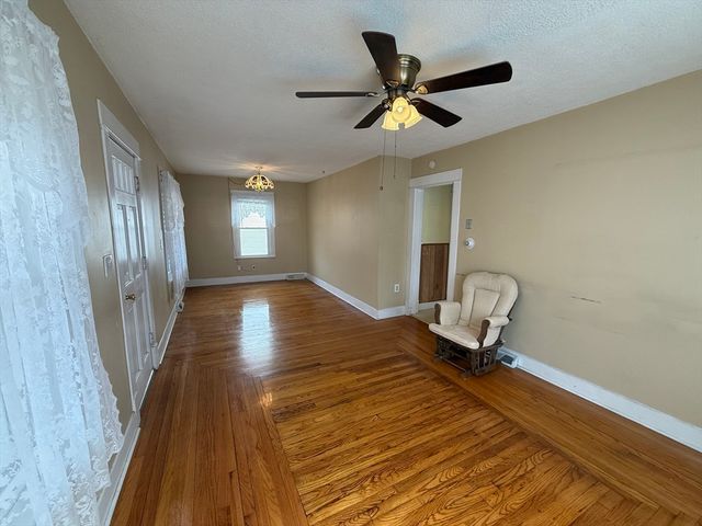 145 Moxon St, Springfield, MA 01151