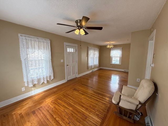 145 Moxon St, Springfield, MA 01151