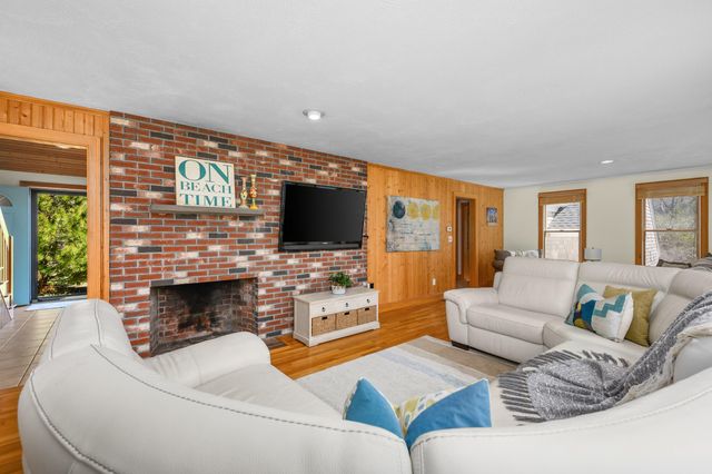 61 Linda Lane, Hyannis, MA 02601