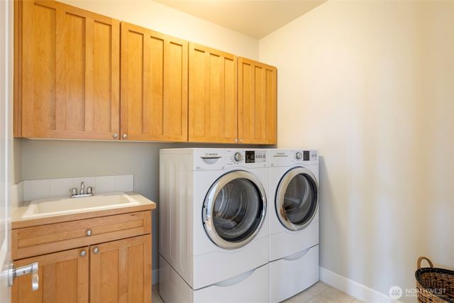 11560 NE Skyward Loop, Kingston, WA 98346
