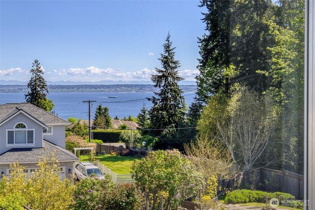 11560 NE Skyward Loop, Kingston, WA 98346