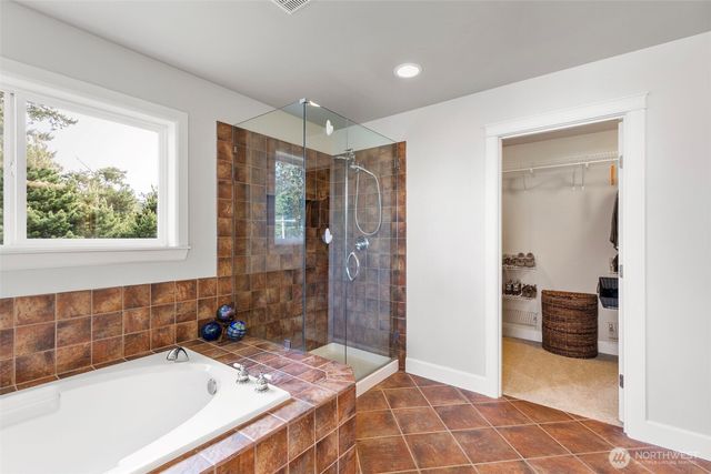 11560 NE Skyward Loop, Kingston, WA 98346