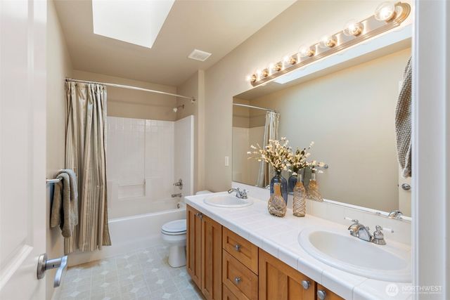 11560 NE Skyward Loop, Kingston, WA 98346