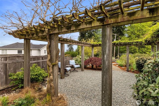11560 NE Skyward Loop, Kingston, WA 98346