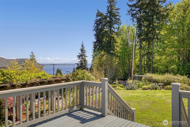 11560 NE Skyward Loop, Kingston, WA 98346