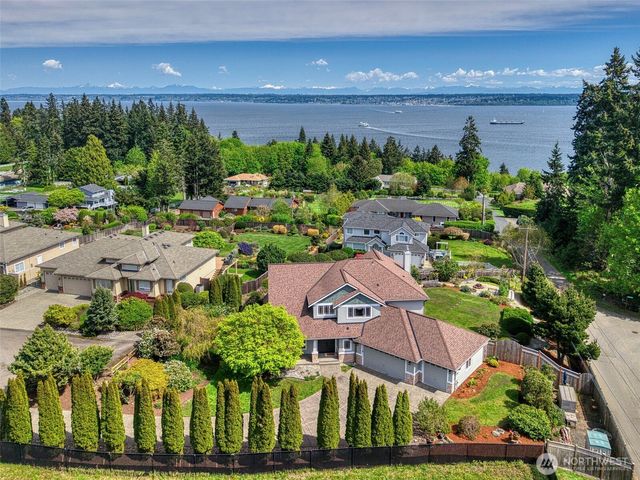 11560 NE Skyward Loop, Kingston, WA 98346
