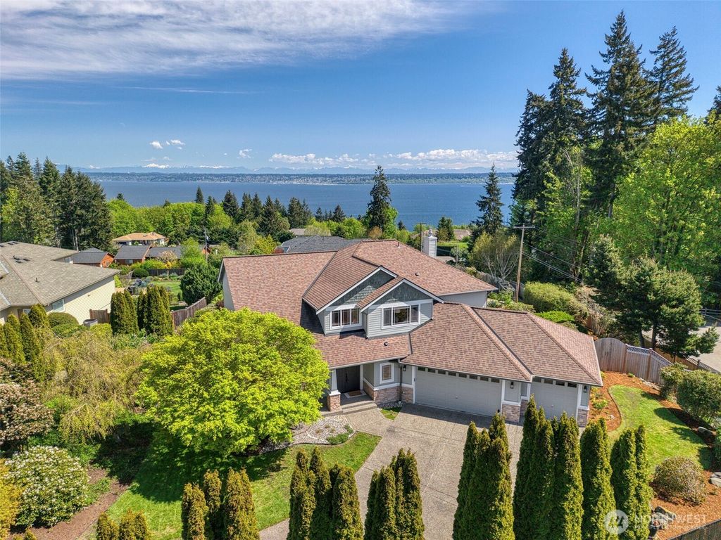 11560 NE Skyward Loop, Kingston, WA 98346