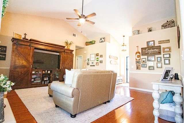 3156 N Arroyo Avenue, Fresno, CA 93727