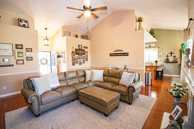 3156 N Arroyo Avenue, Fresno, CA 93727